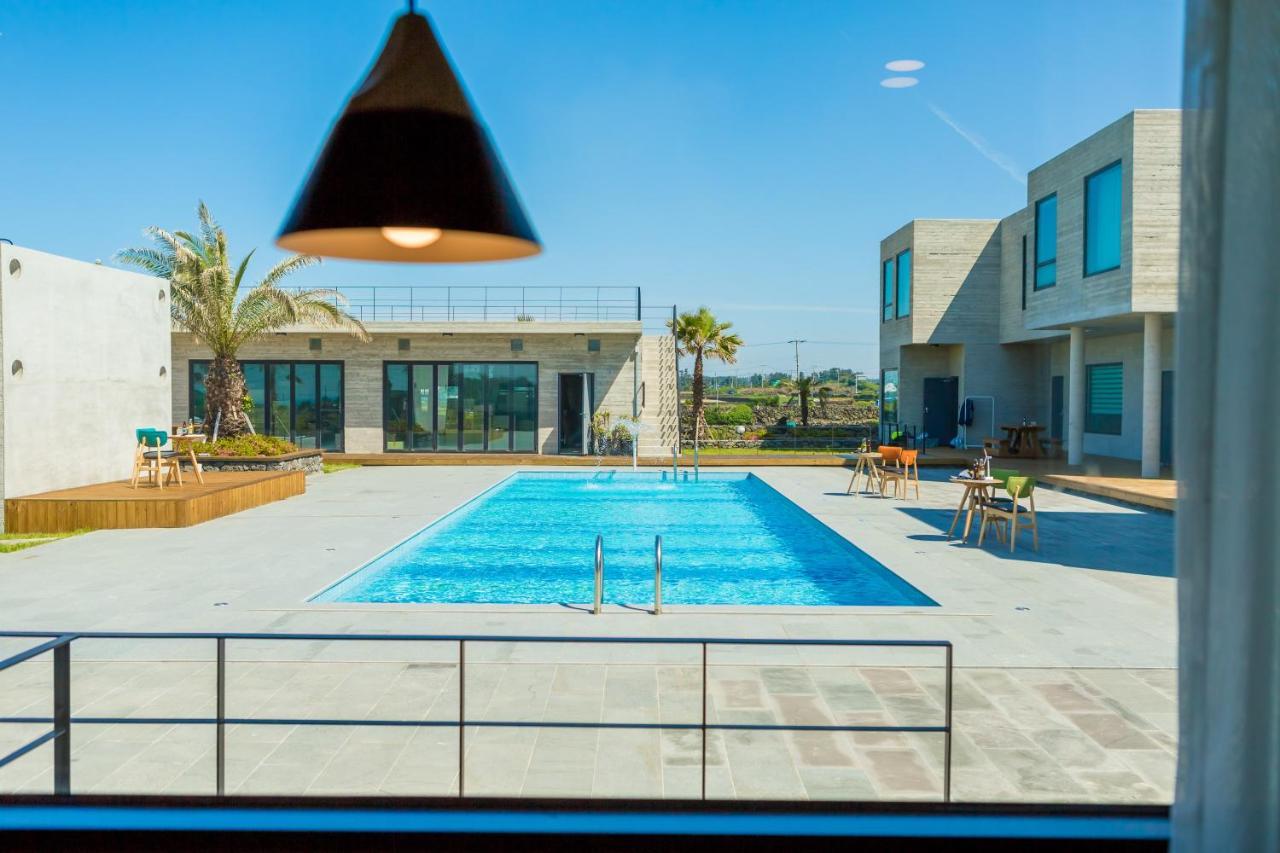 Lunamar Pension Jeju Exterior photo