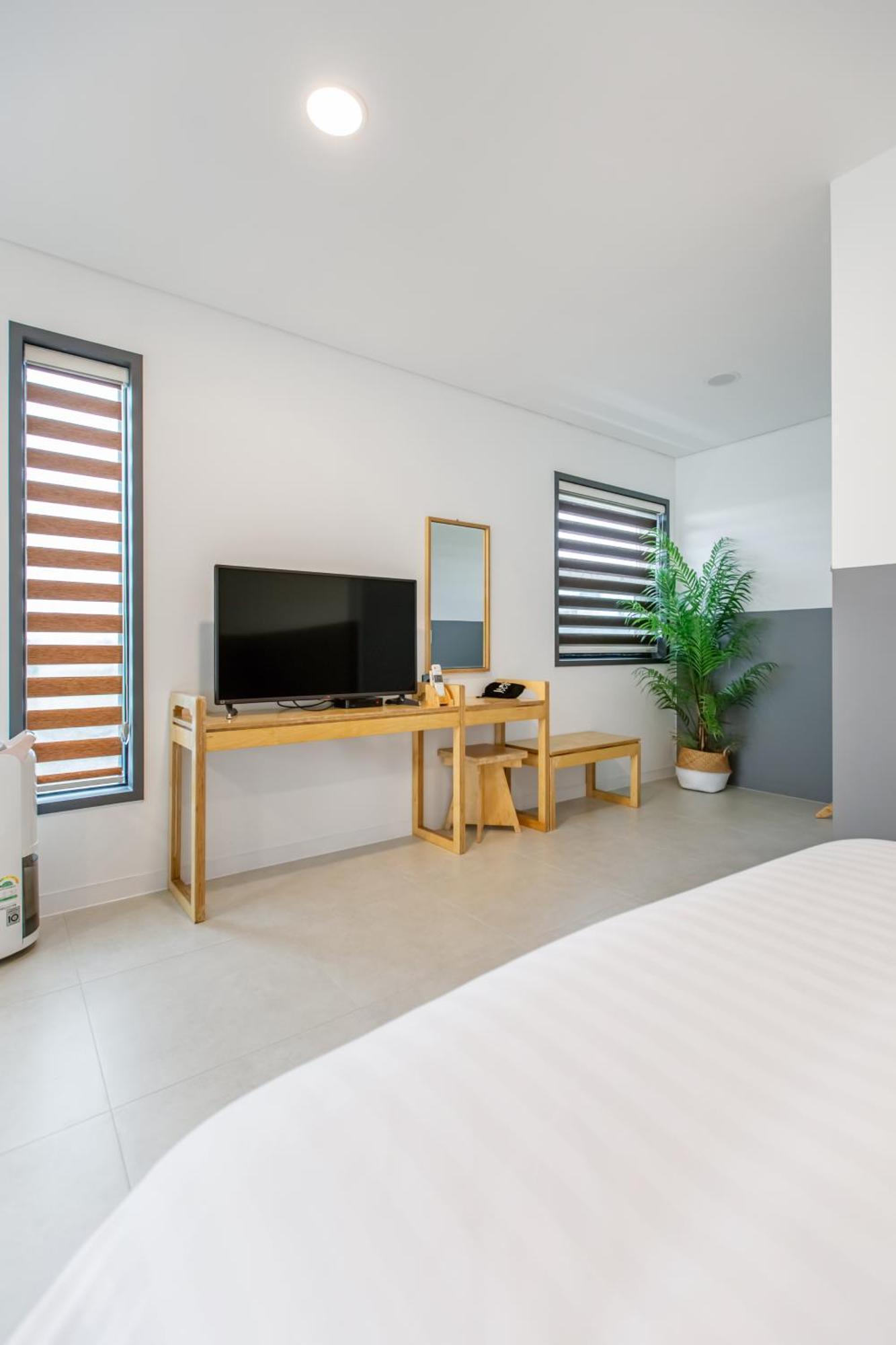 Lunamar Pension Jeju Exterior photo
