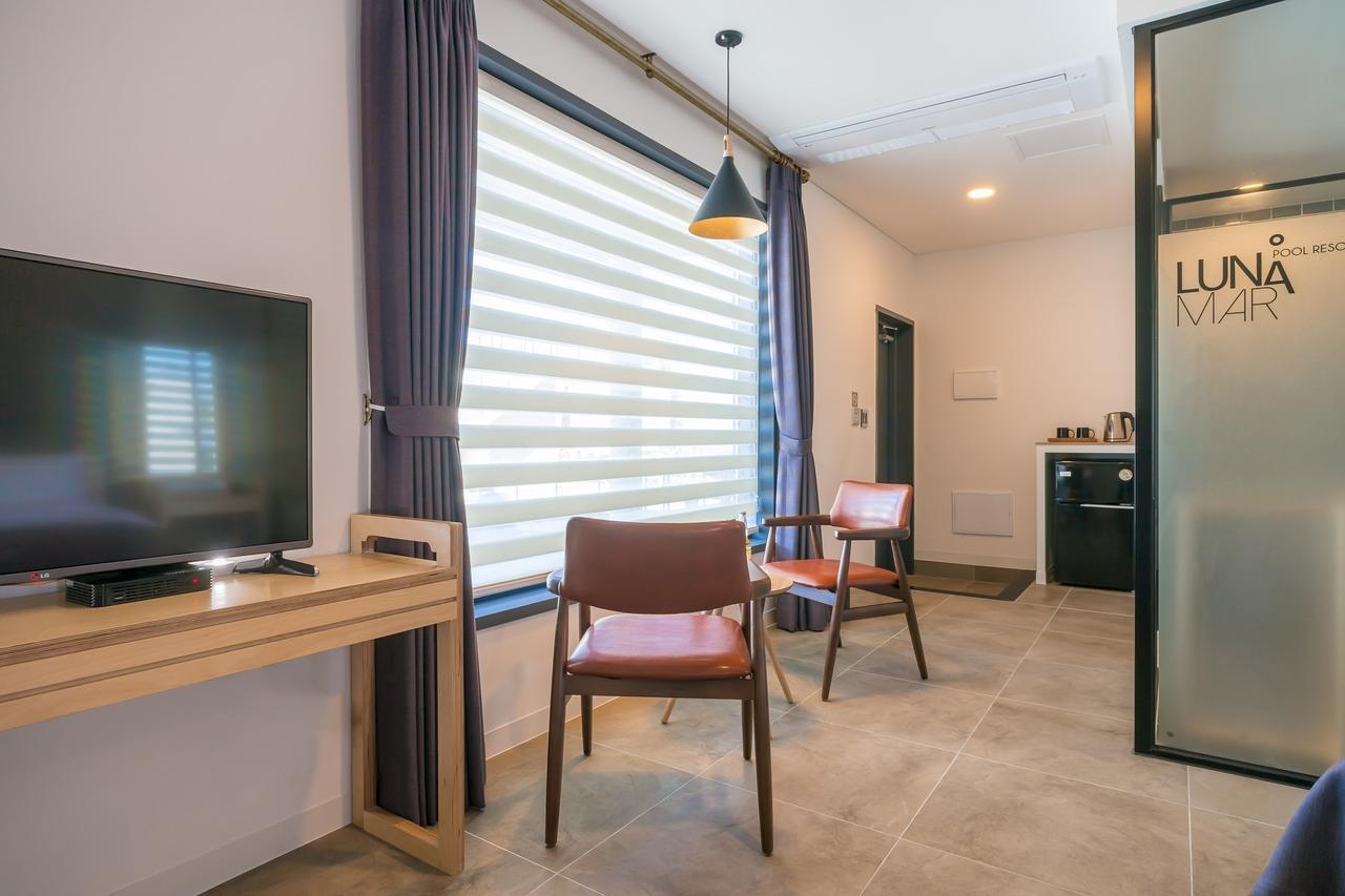 Lunamar Pension Jeju Exterior photo