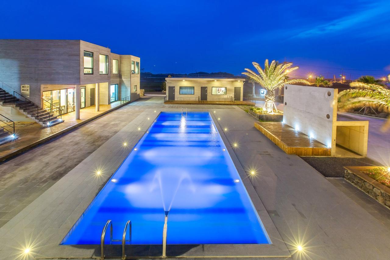 Lunamar Pension Jeju Exterior photo