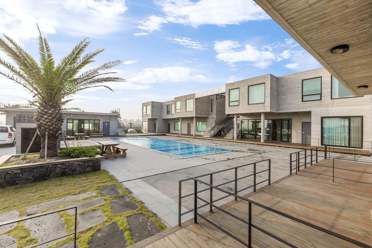 Lunamar Pension Jeju Exterior photo